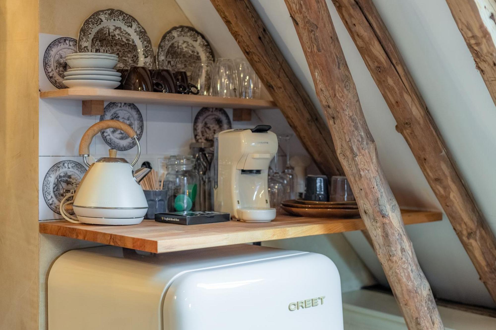 Unieke Bed En Breakfast Met Historisch Verhaal In Ferwert Ferwerd Buitenkant foto